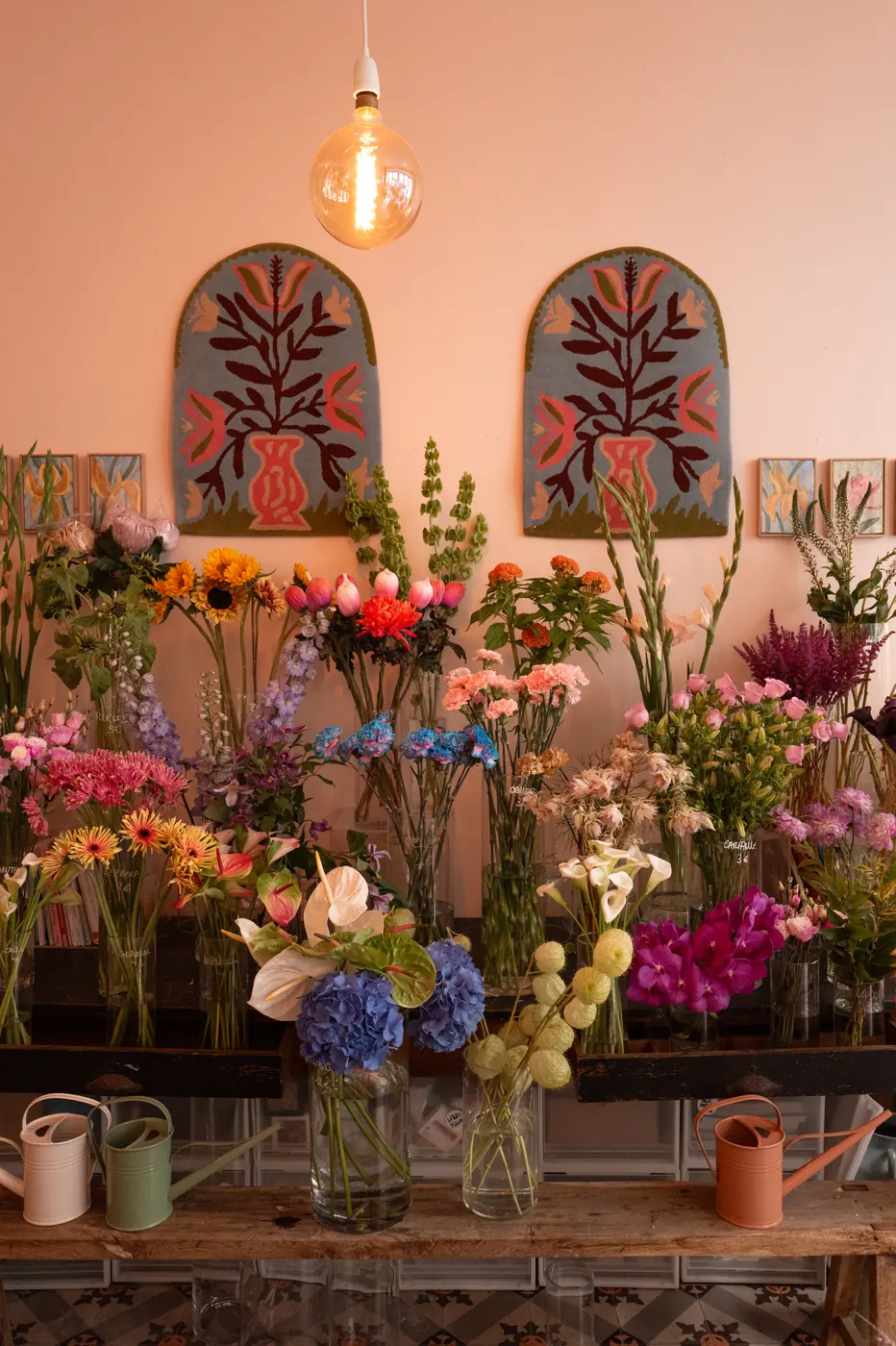 Le mur rose de la boutique