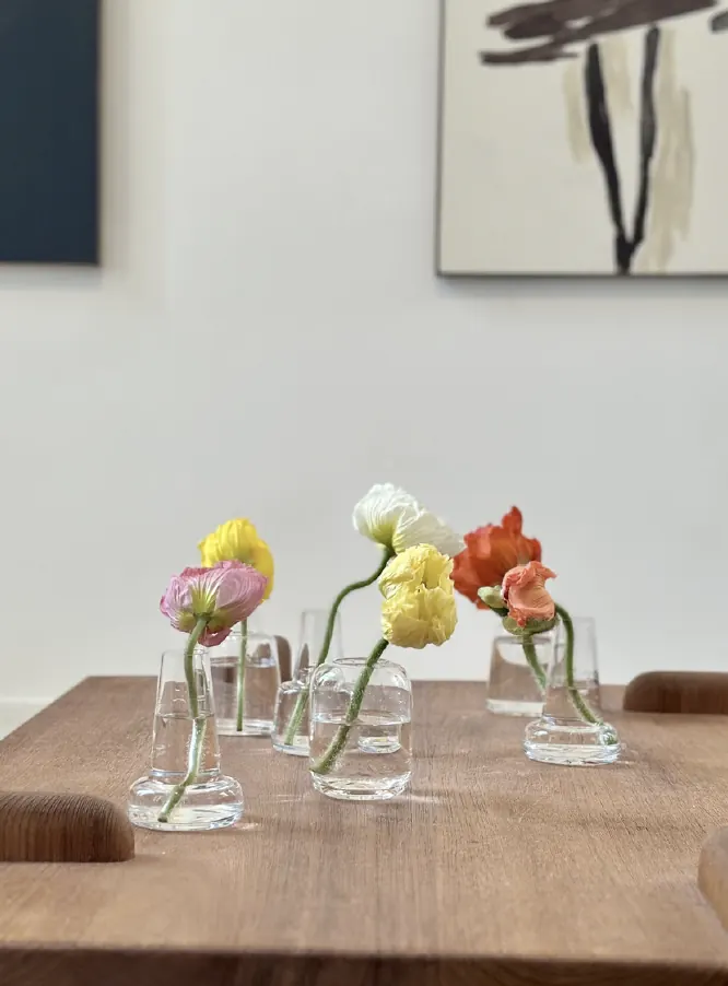 Soliflores sur une table